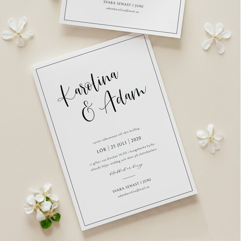 Vackert inbjudningskort till ditt bröllop med kalligrafi.
