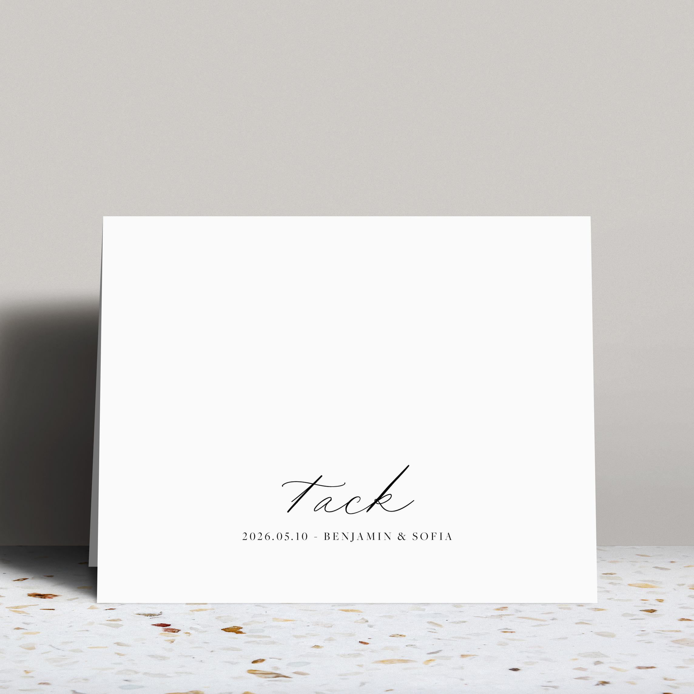 Klassiskt tackkort för bröllop med stilren text i elegant design