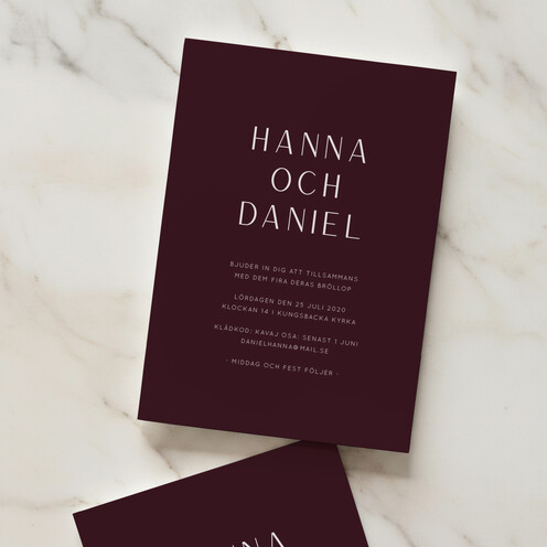 Vackert inbjudningskort till ditt bröllop i minimalistisk stil.