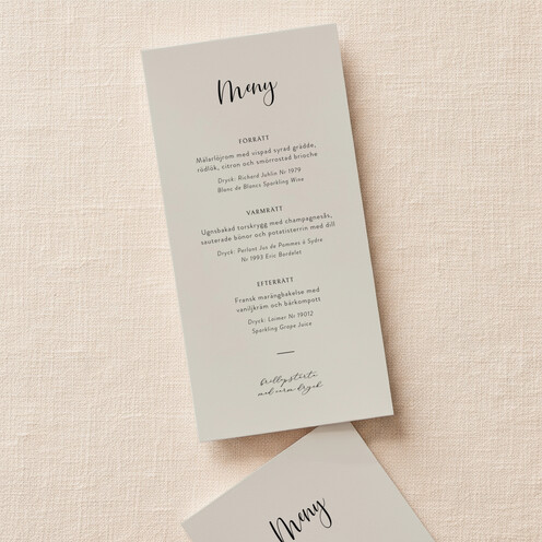 Vacker meny till ditt bröllop med kalligrafi.